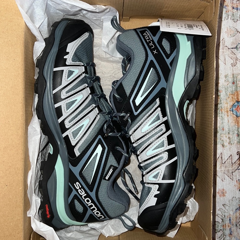 Practically Brand New Women’s Salomon X Ultra Pioneer Size 9 Waterproof